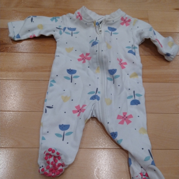 4/20$ NB tiny little wonders flower footie pyjama - Picture 1 of 4